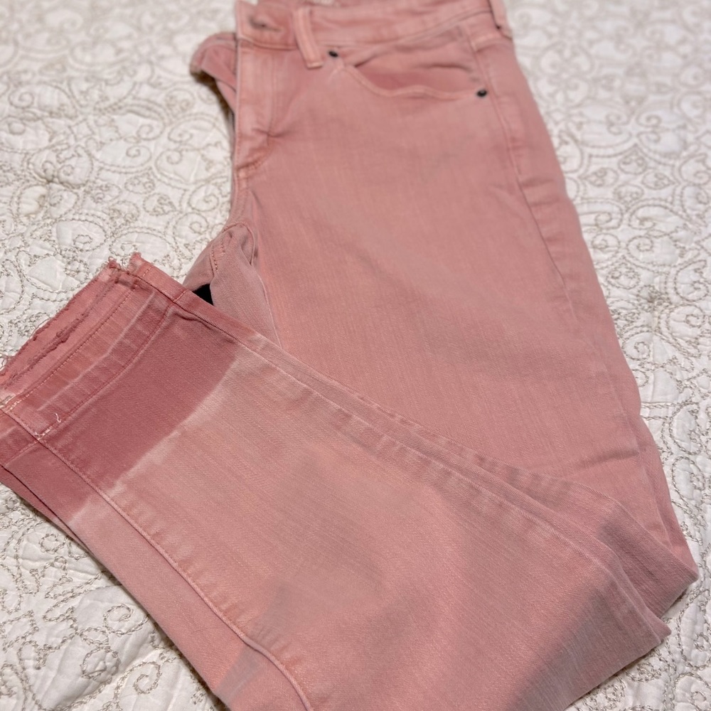 Cropped pink jeans!!